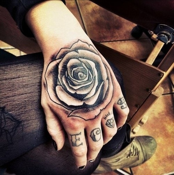 Mẫu tattoo hoa hồng trên bàn tay đẹp