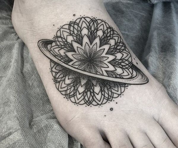 Mẫu tattoo trên bàn chân độc đáo
