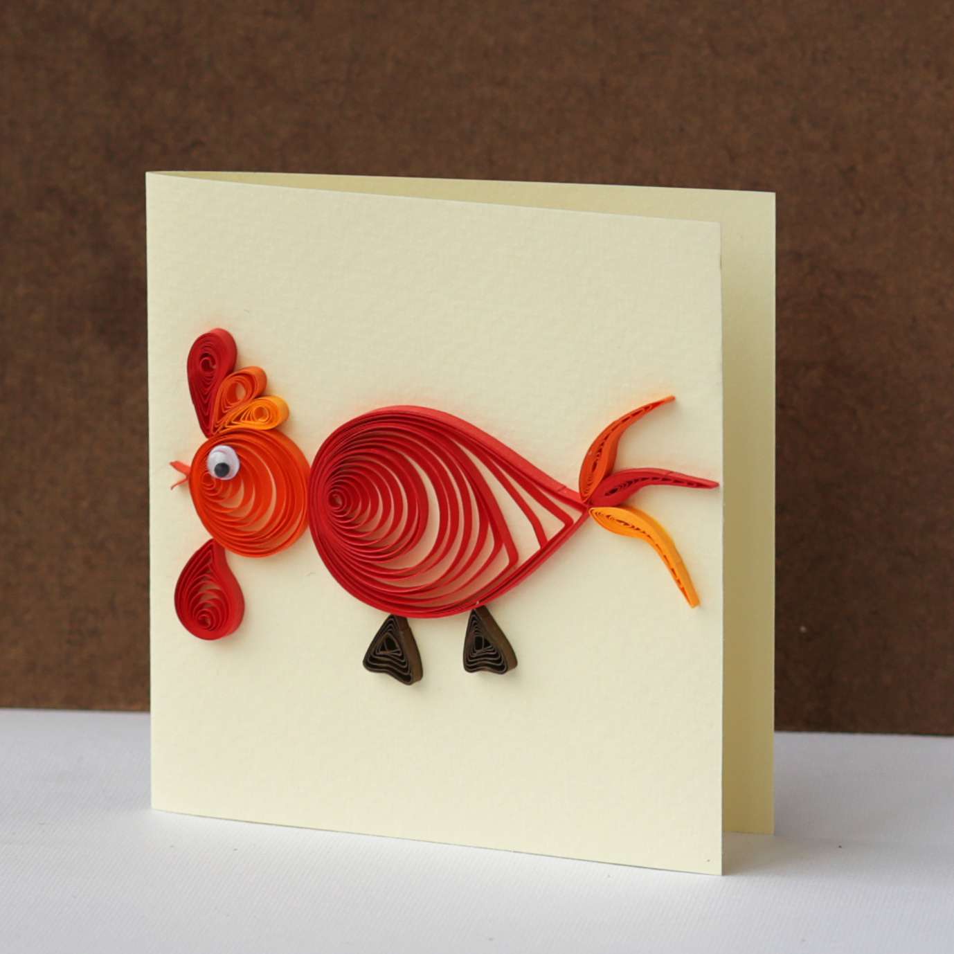 Thiệp handmade cuộn giấy với hình chú gà đỏ