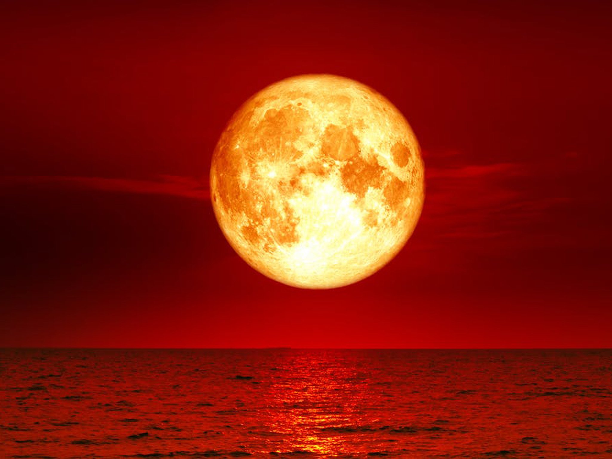 Một bức tranh tuyệt đẹp về mặt trăng đẫm máu