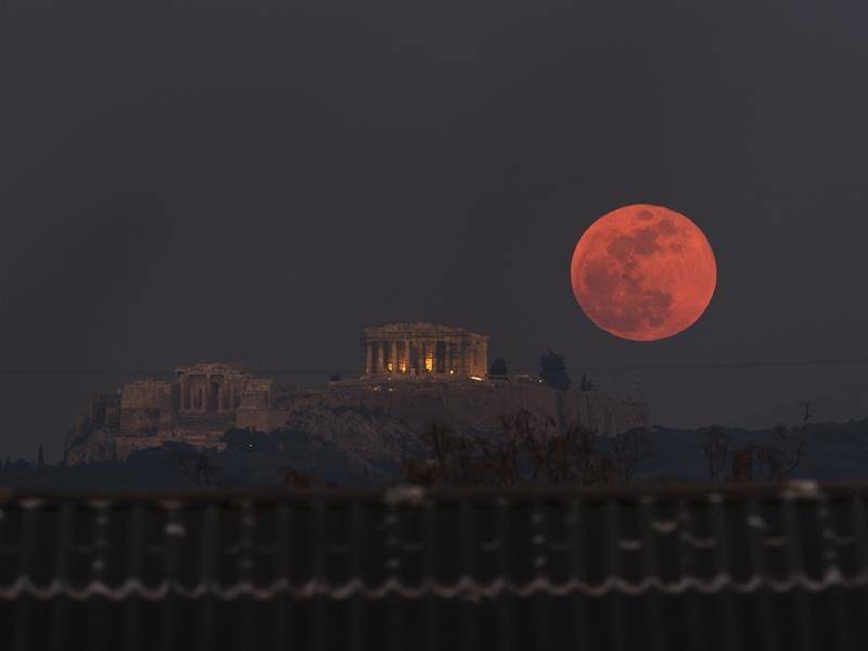 Hình ảnh tuyệt vời về Mặt trăng máu