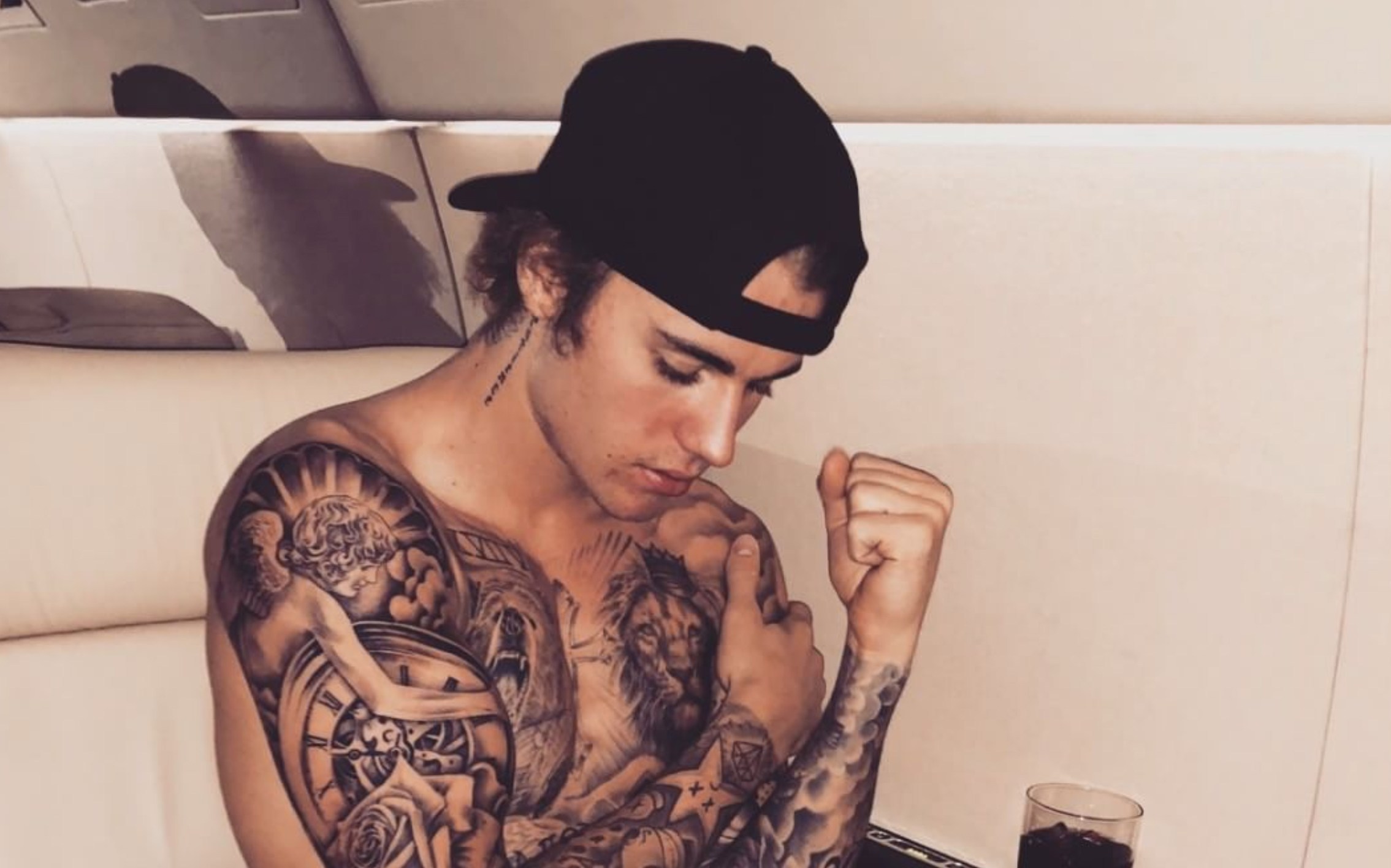 Hình xăm nghệ thuật của JB - Justin xăm mình kín cơ thể